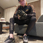 Snkrsprtwrlthrboy89
