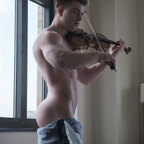 StrippingViolinist
